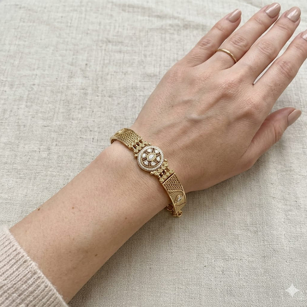 Lucentarts Jewellery Elegant Ethnic Gold Plated Pota Stone And Pearl Adjustable Bracelet