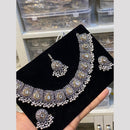 Hira Collections Classic 2 Tone Finish Kundan And Pearl Necklace Set