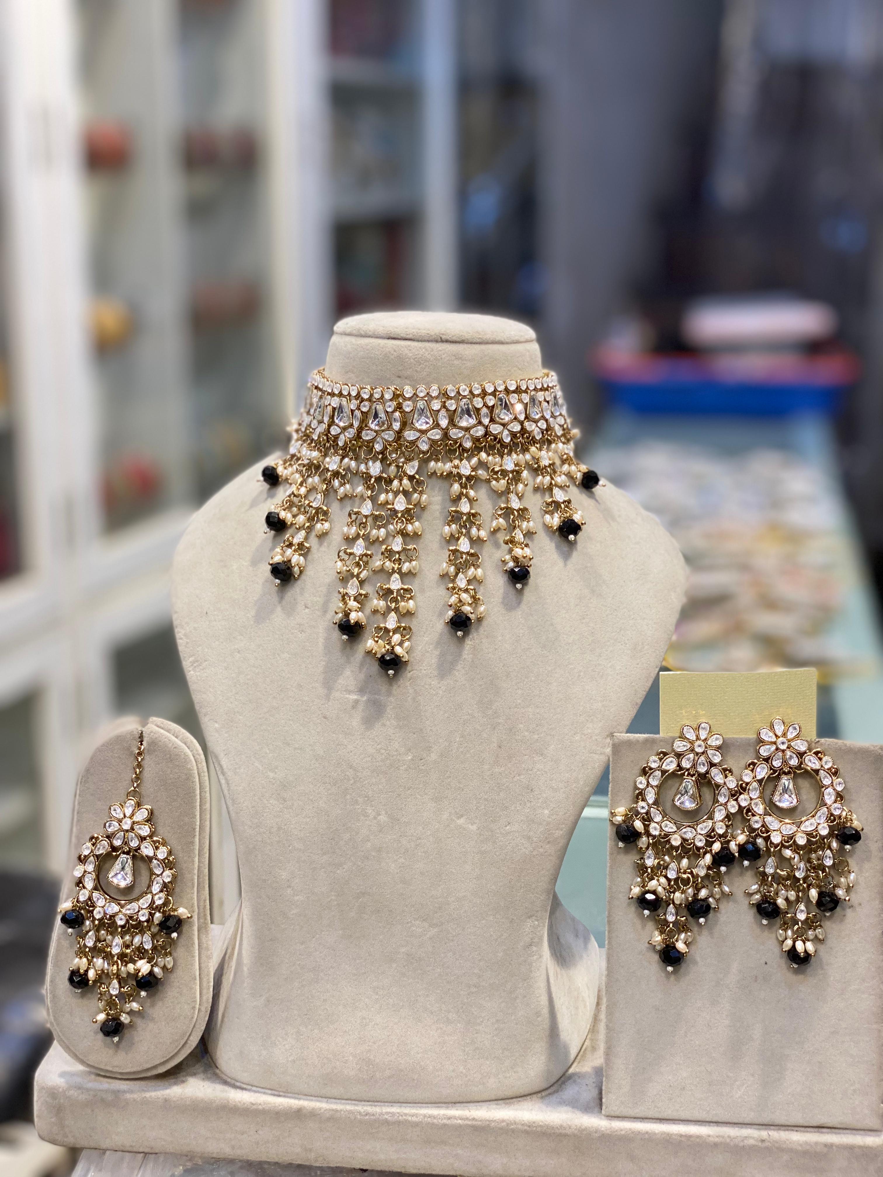 Hira Collections Elegant Glow Kundan And Pearl Necklace Set