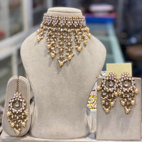 Hira Collections Elegant Glow Kundan And Pearl Necklace Set