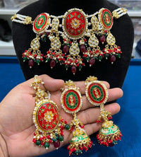 Hira Collections Elegant Glow Pota Kundan And Pearl Necklace Set