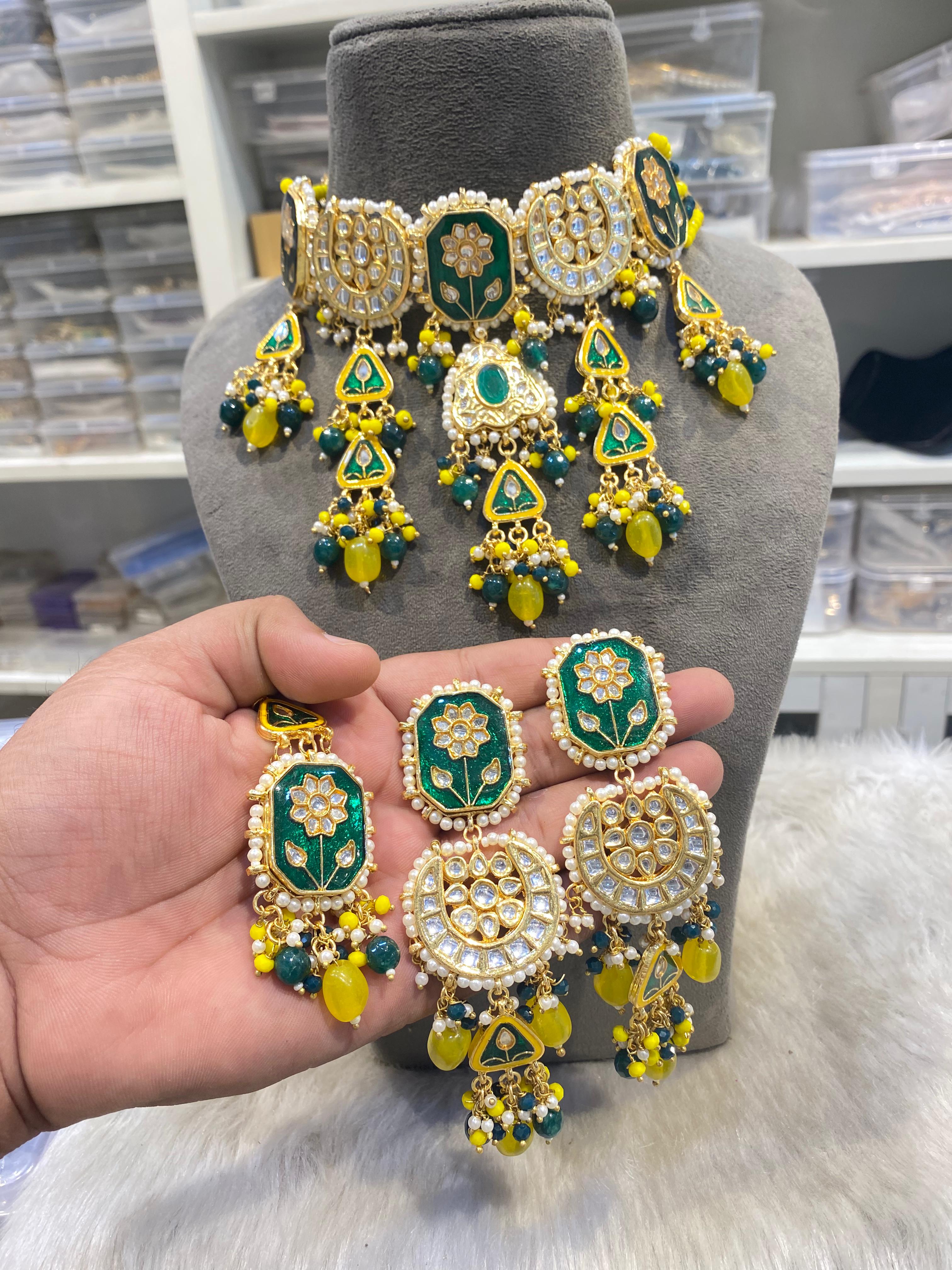 Hira Collections Elegant Glow Pota Kundan And Pearl Necklace Set