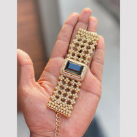 Hira Collections Graceful Pota Stone And Pearl Adjustable Bracelet
