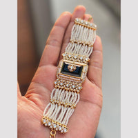 Hira Collections Graceful Pota Stone And Pearl Adjustable Bracelet