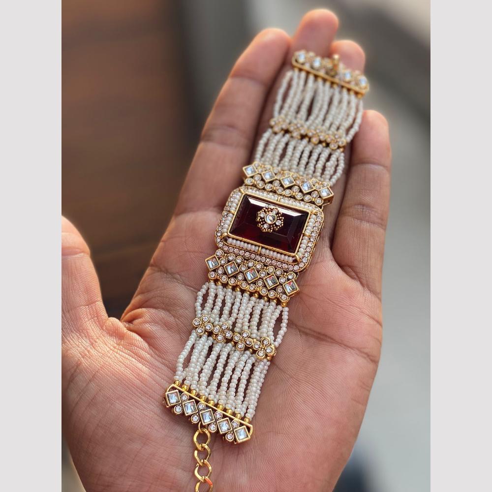 Hira Collections Graceful Pota Stone And Pearl Adjustable Bracelet