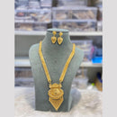 Hira Collections Glamorous Necklace Set