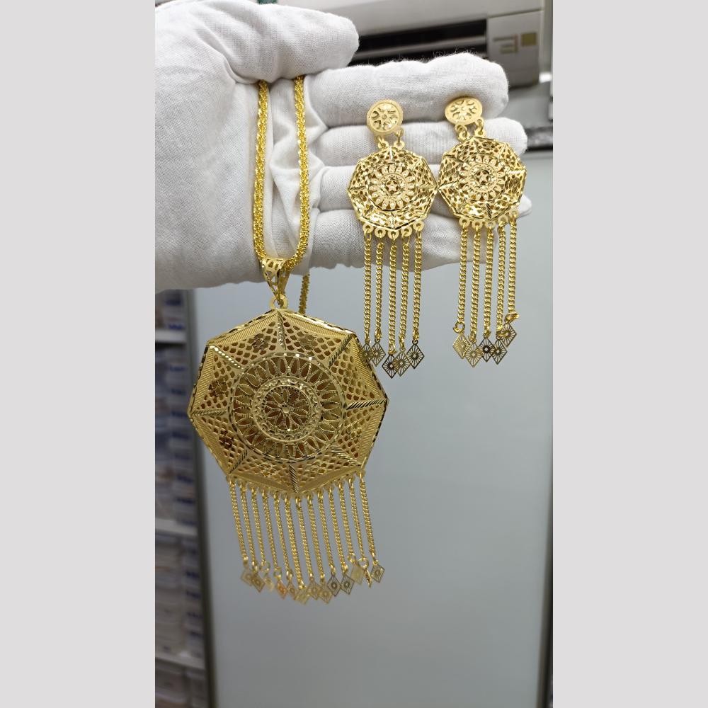 Pari Art Jewellery Elegant Forming Chain Pendant Set
