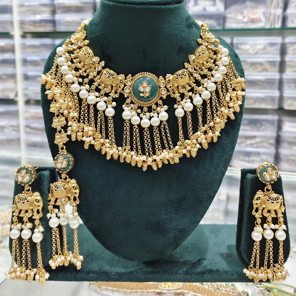 Kavita Art Elegant Shine Pota Stone And Pearls Necklace Set