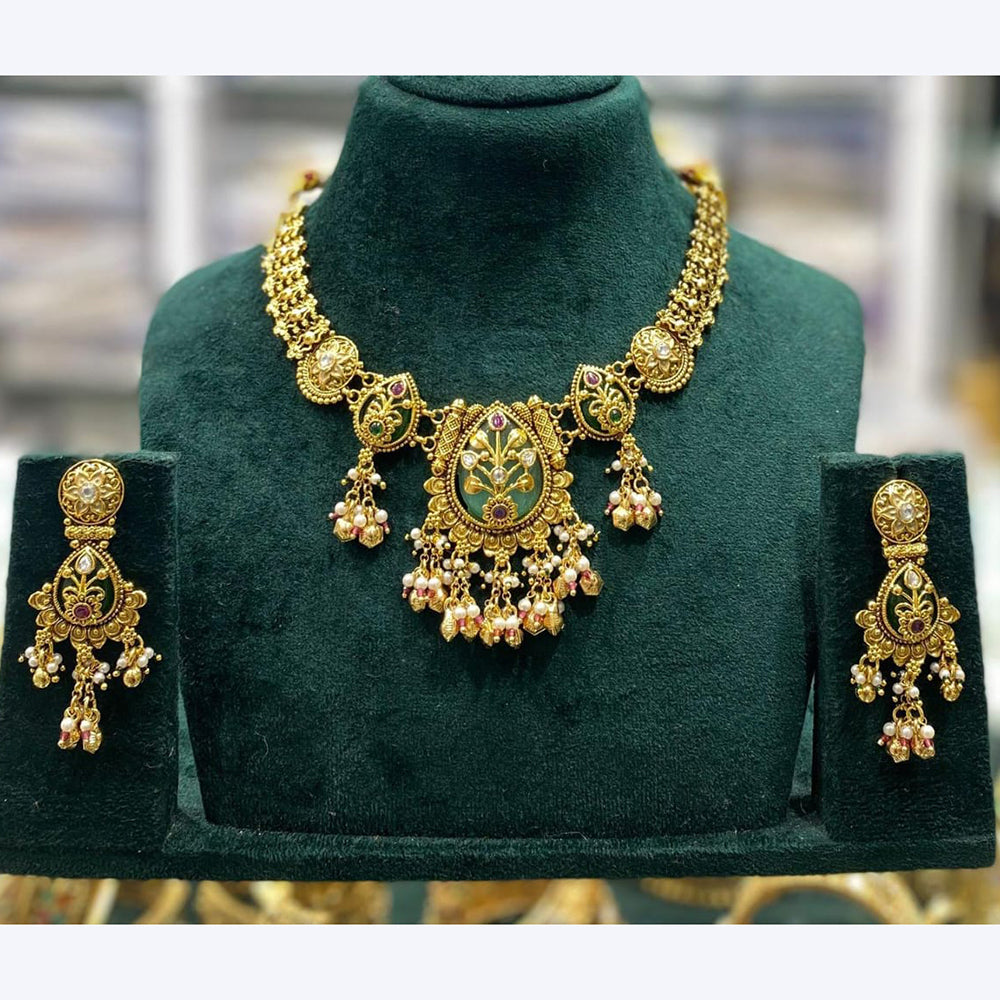 Kavita Art Elegant Shine Pota Stone And Pearls Necklace Set