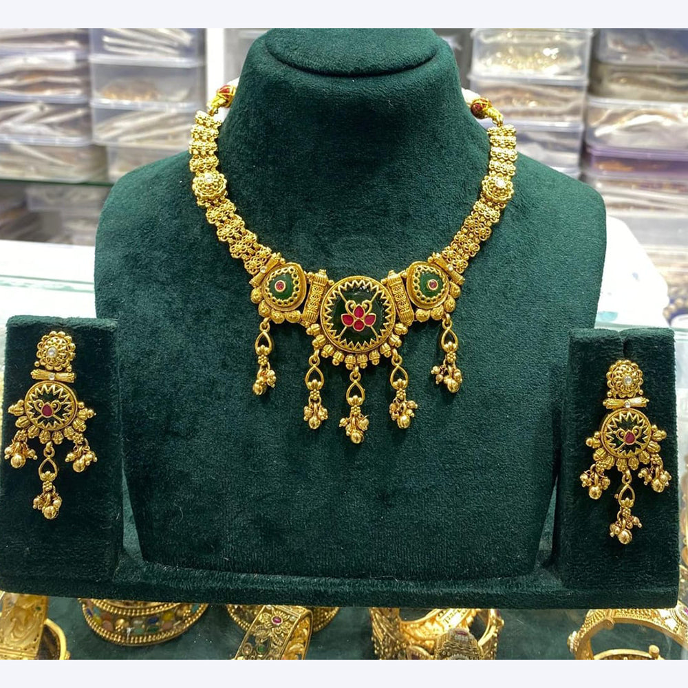 Kavita Art Elegant Shine Pota Stone And Pearls Necklace Set