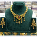 Kavita Art Elegant Shine Pota Stone And Pearls Necklace Set