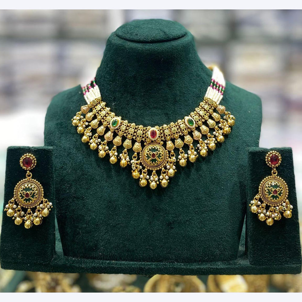 Kavita Art Elegant Shine Pota Stone And Pearls Necklace Set
