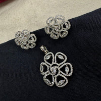 Kavita Art Classic American Daimond Stone Pendant And Earring Set