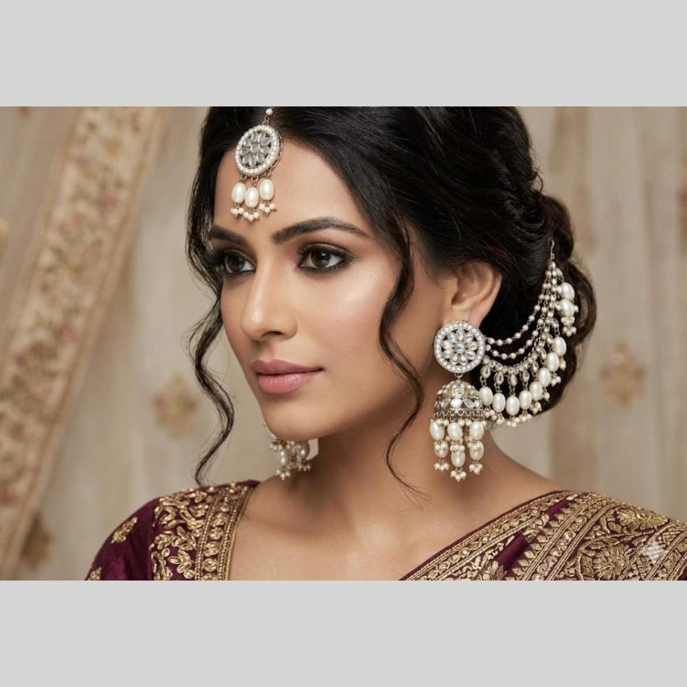 Kavita Art Kundan Stone And Beads Jhumki Earrings With Maangtikka