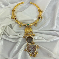 FS Collection Gold Plated Druzy Crystal Stone And Pearls Necklace Set