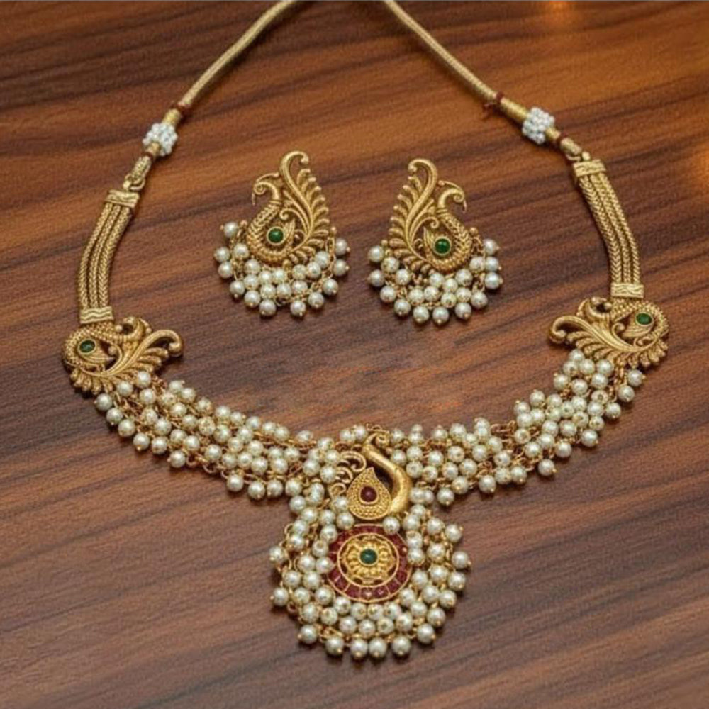 FS Collection Sparkling Pota Stone And Pearl Elegance Necklace Set