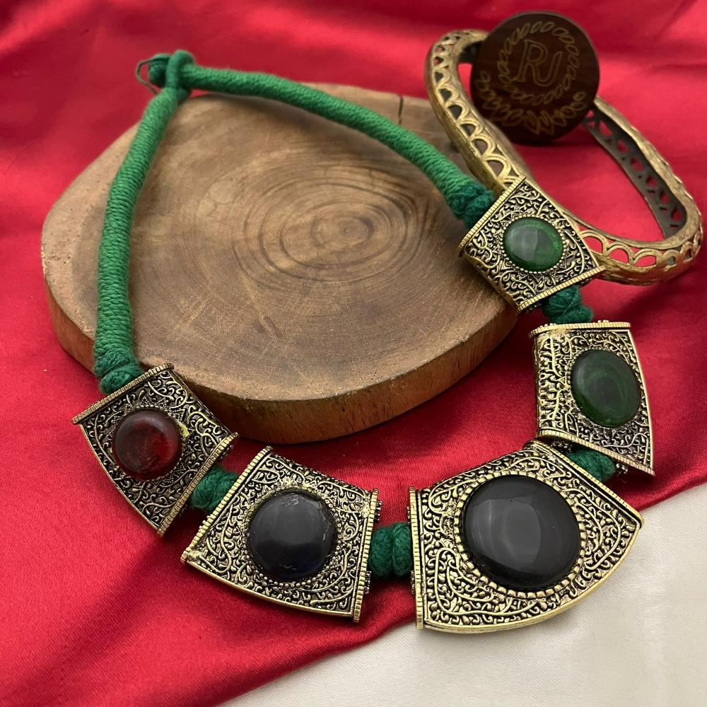 FS Collection Royal Pota Stone Necklace Set