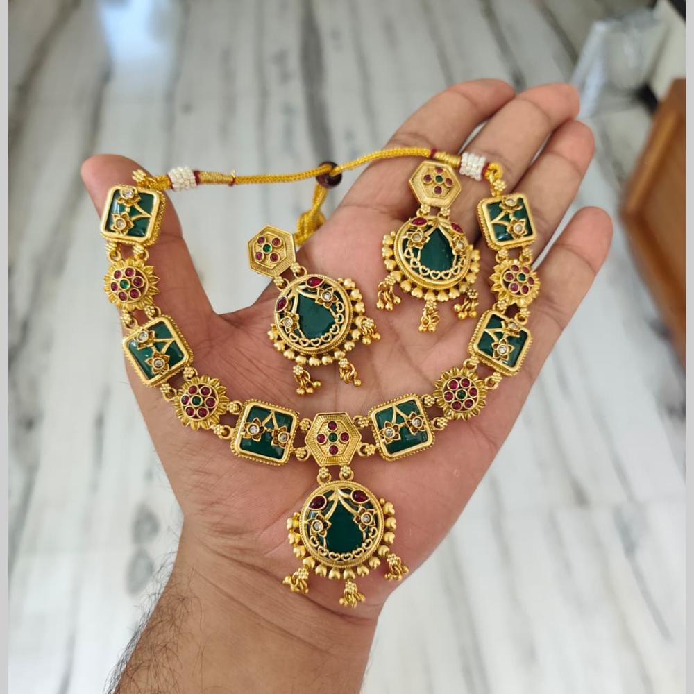 FS Collection Traditional Pota Stone And Pearl Necklace Set