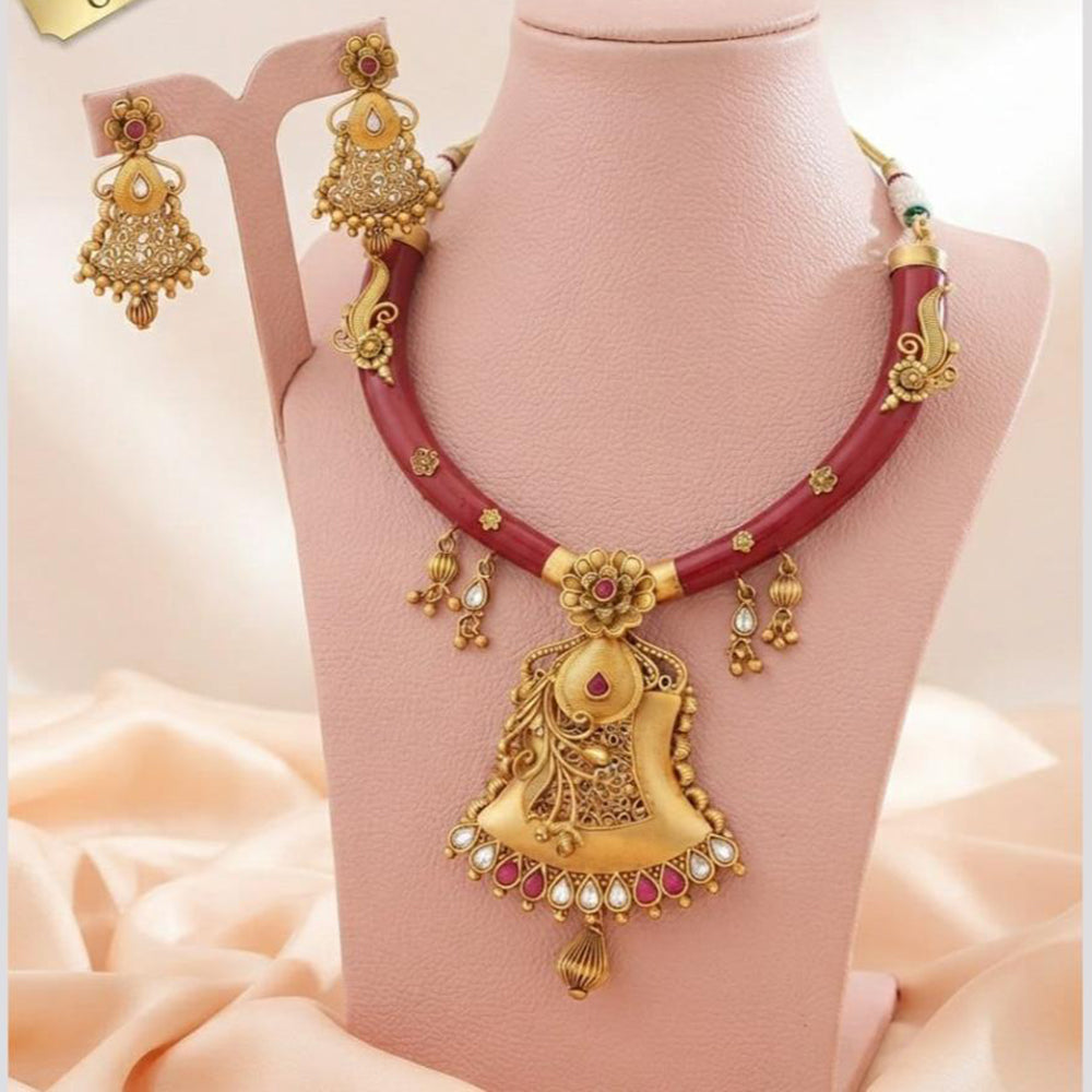 FS Collection Classic Pota Stone And Pearl Necklace Set