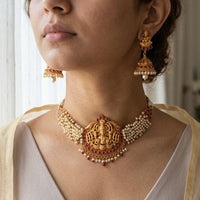 Jewel Addiction Traditional Pota Stone Temple And Pearl Choker Necklace Set
