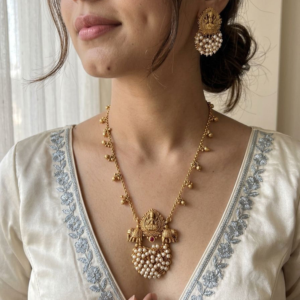 Jewel Addiction Premium Pota Stone And Pearl Temple Necklace Set