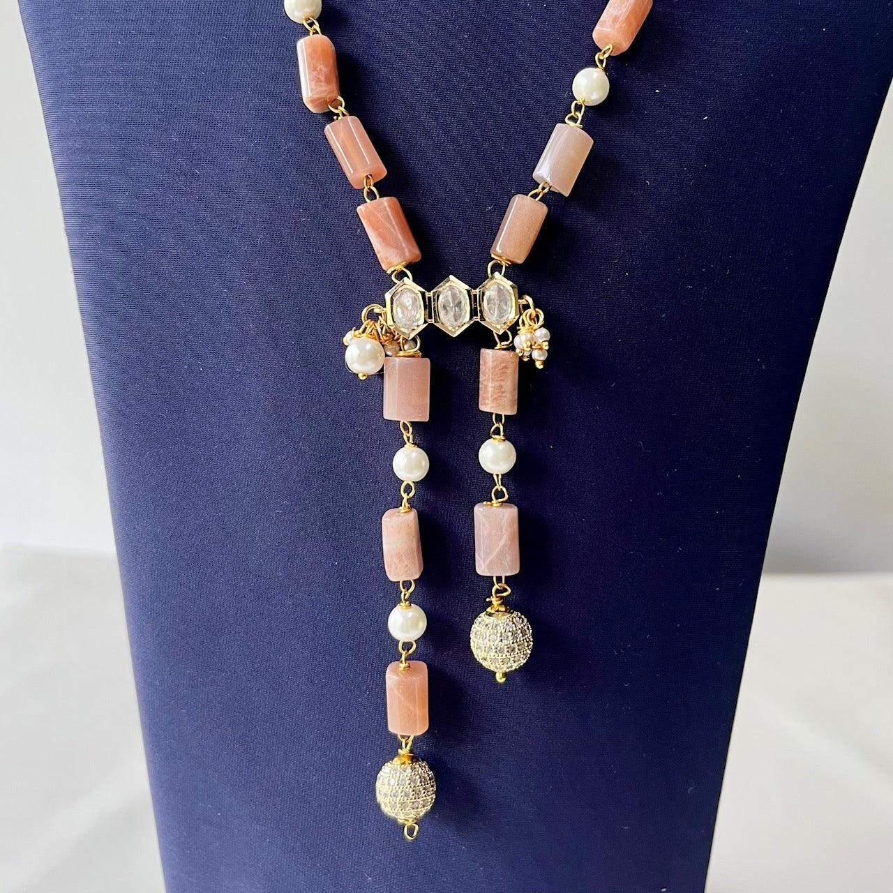 Jewel Treatzz Elegant Agate Beaded, Pearls & Gold Plated Split Necklace Atteched With Kundan Pendant  