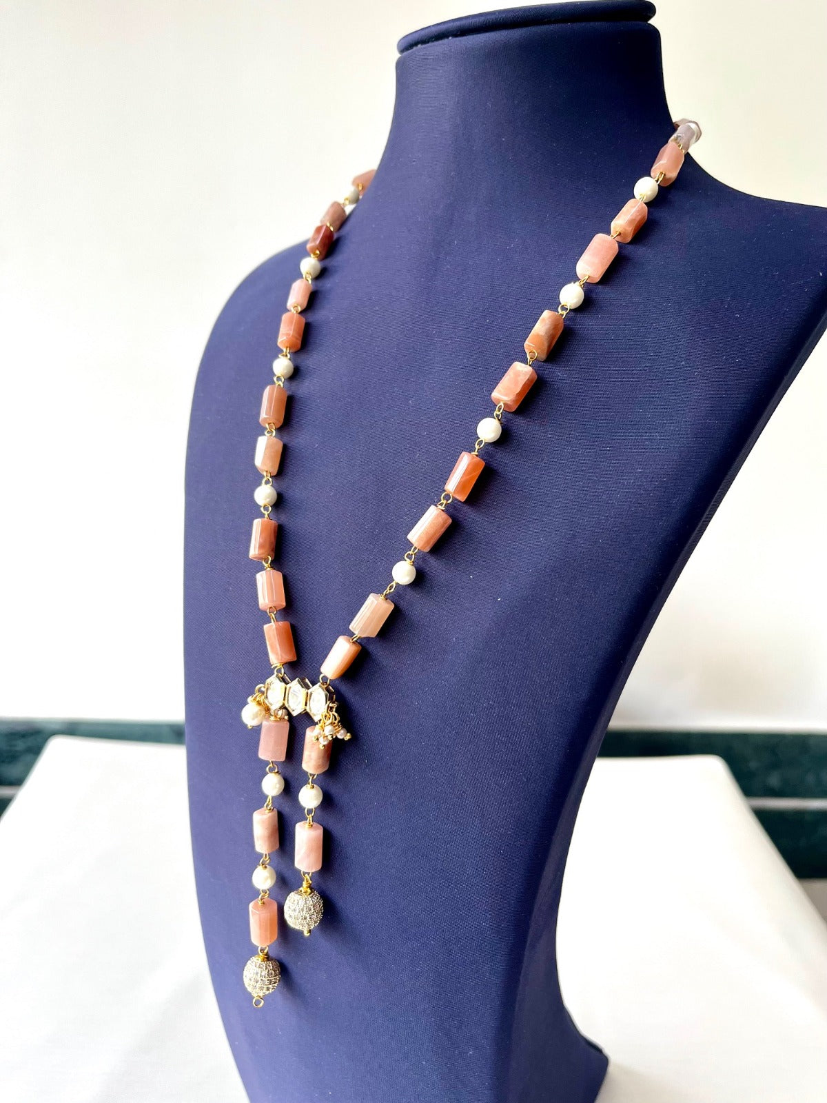 Jewel Treatzz Elegant Agate Beaded, Pearls & Gold Plated Split Necklace Atteched With Kundan Pendant
