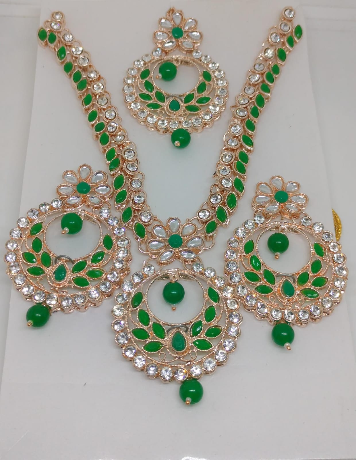 Khushboo Jewellers Premium Crystal And Pearl Wedding Necklace Set with Maangtikka