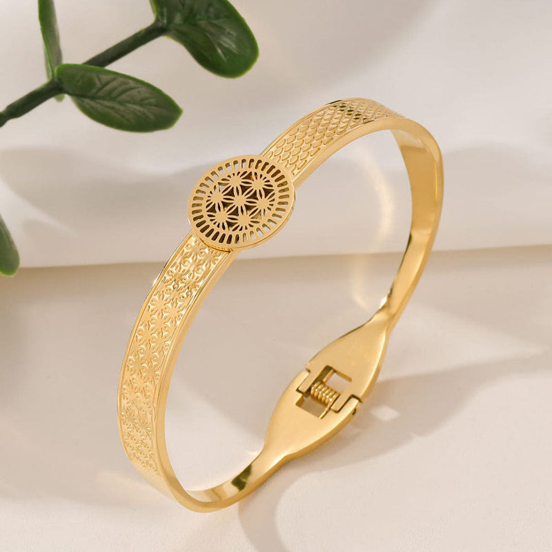 Tarohi Jewels  Gold Plated  Openable Bangle