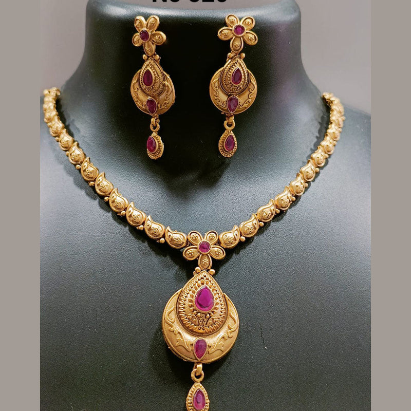 Tarohi Jewels Gold Plated Pota Stone Necklace Set