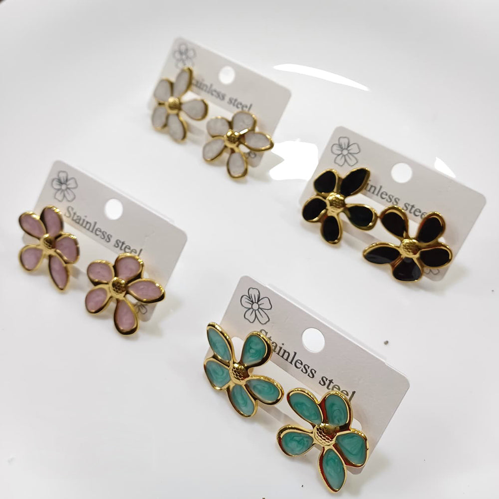 Tarohi Jewels Gold Plated Fancy Flower Studs Earrings