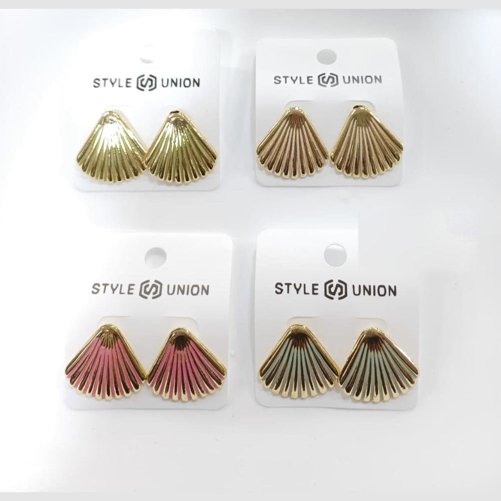Tarohi Jewels Fancy Studs Earrings