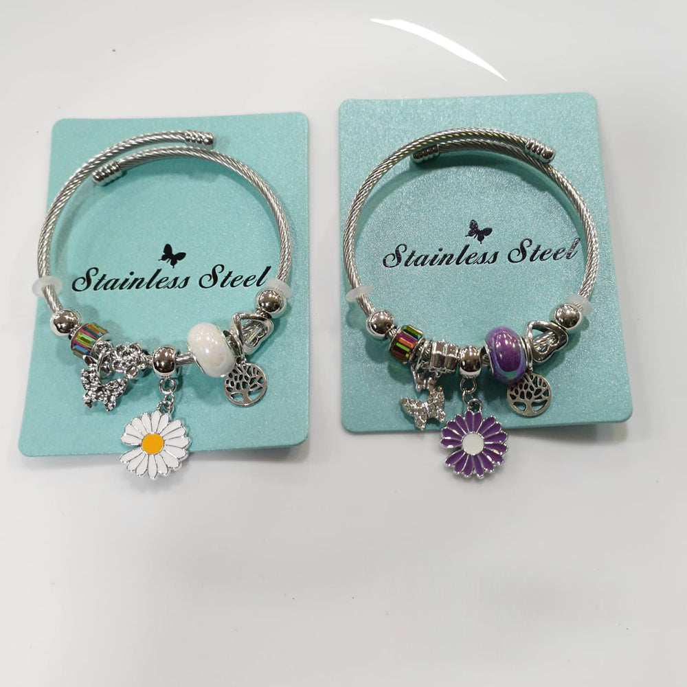 Tarohi Jewels Graceful Beads & Charms Wristwear
