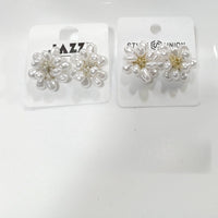 Tarohi Jewels Pearl Stud Earrings