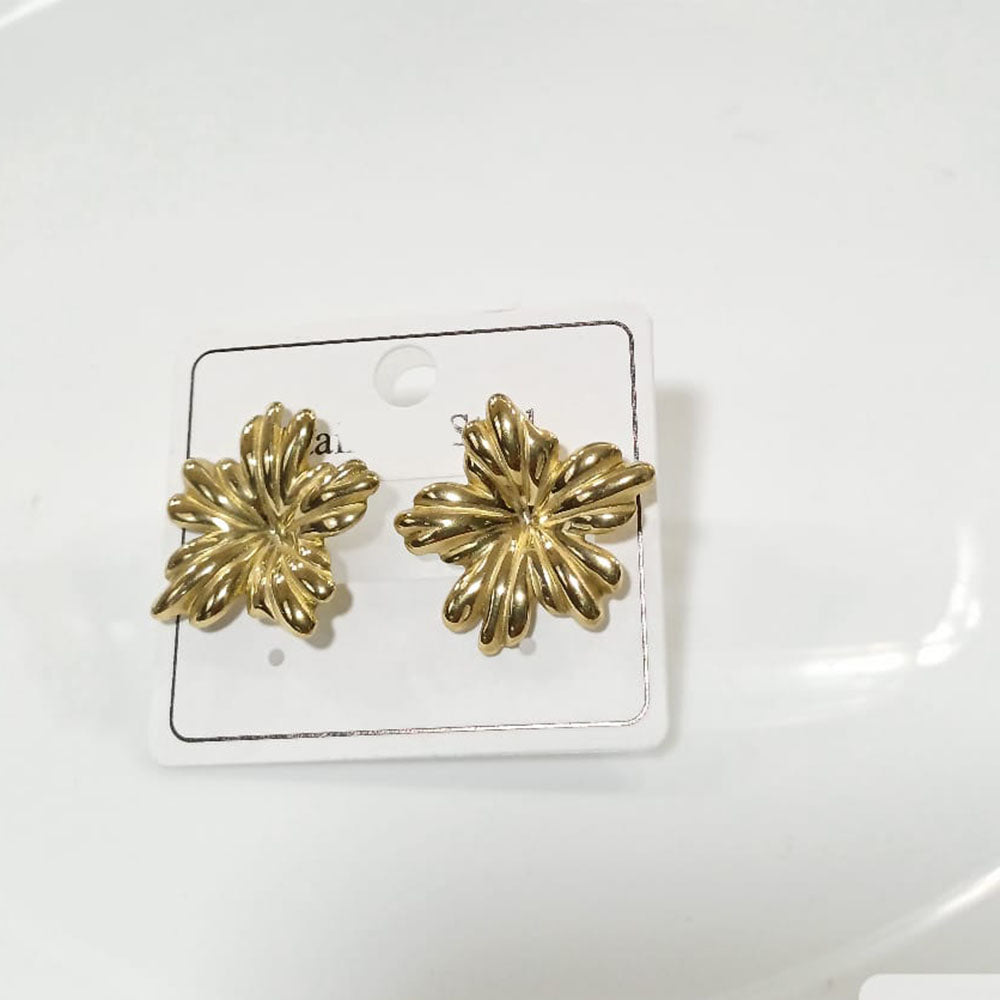 Tarohi Jewels Minimalist Gold Plated Trendy Stud Earrings