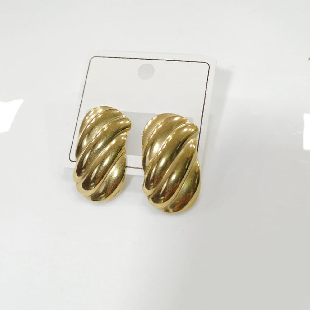 Tarohi Jewels Minimalist Gold Plated Trendy Stud Earrings