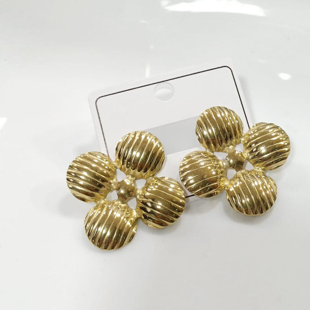 Tarohi Jewels Minimalist Gold Plated Trendy Stud Earrings