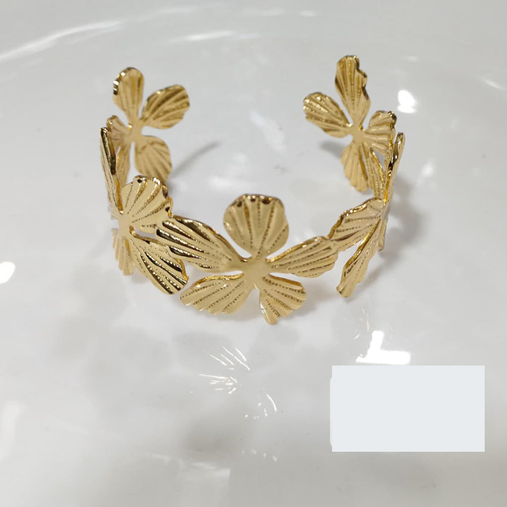 Tarohi Jewels Graceful Gold Plated Flower Fashion Bracelet