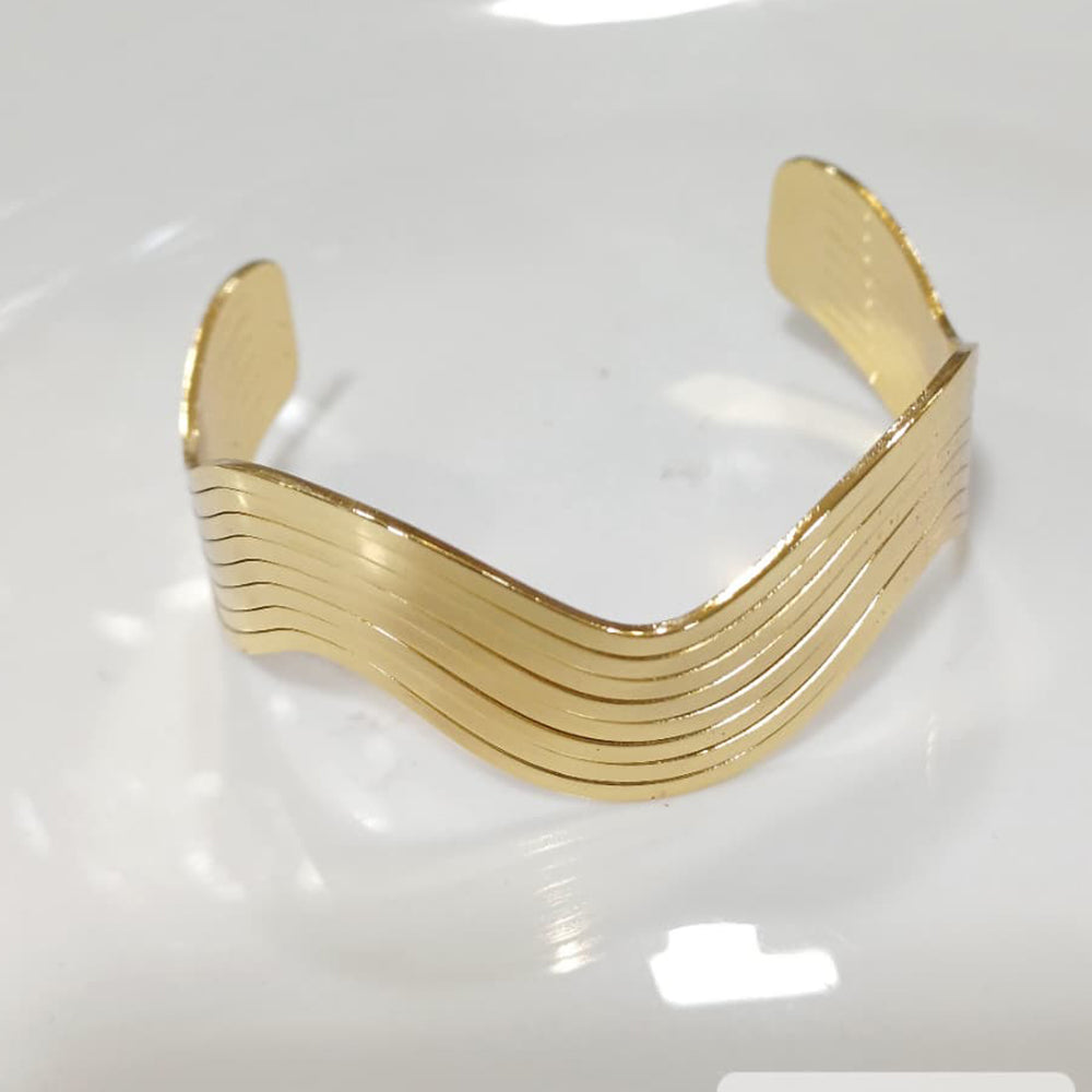 Tarohi Jewels Graceful Gold Plated Fashion Bracelet