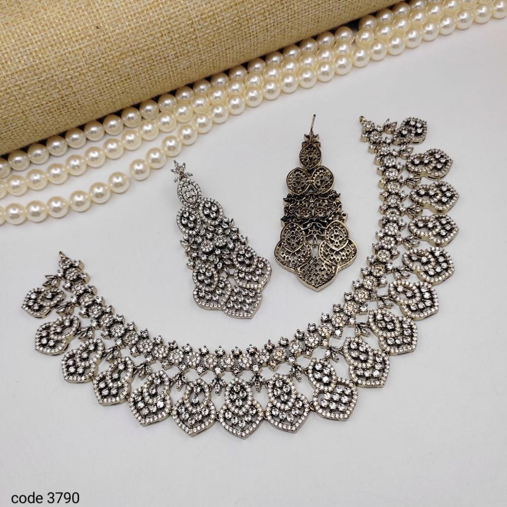 Aamrapali Austrain Stone Necklace Set