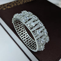 Aamrapali Glamorous American Daimond Bracelet for Special Occasions