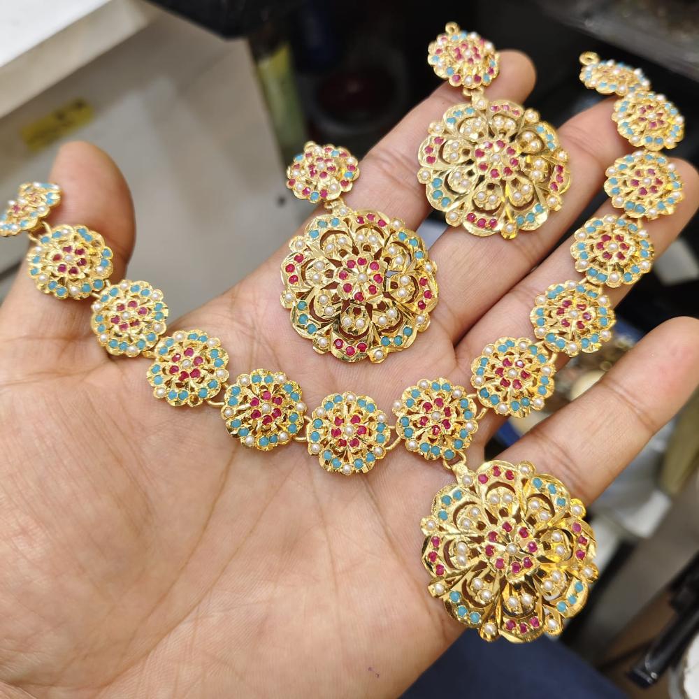 Everlasting Jadau Classic Shine Pota Stone And Pearl Necklace Set