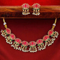 Apparel & Accessories > Jewelry > Necklaces