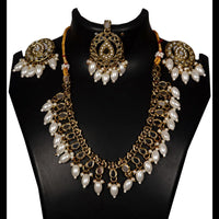 Apparel & Accessories > Jewelry > Necklaces