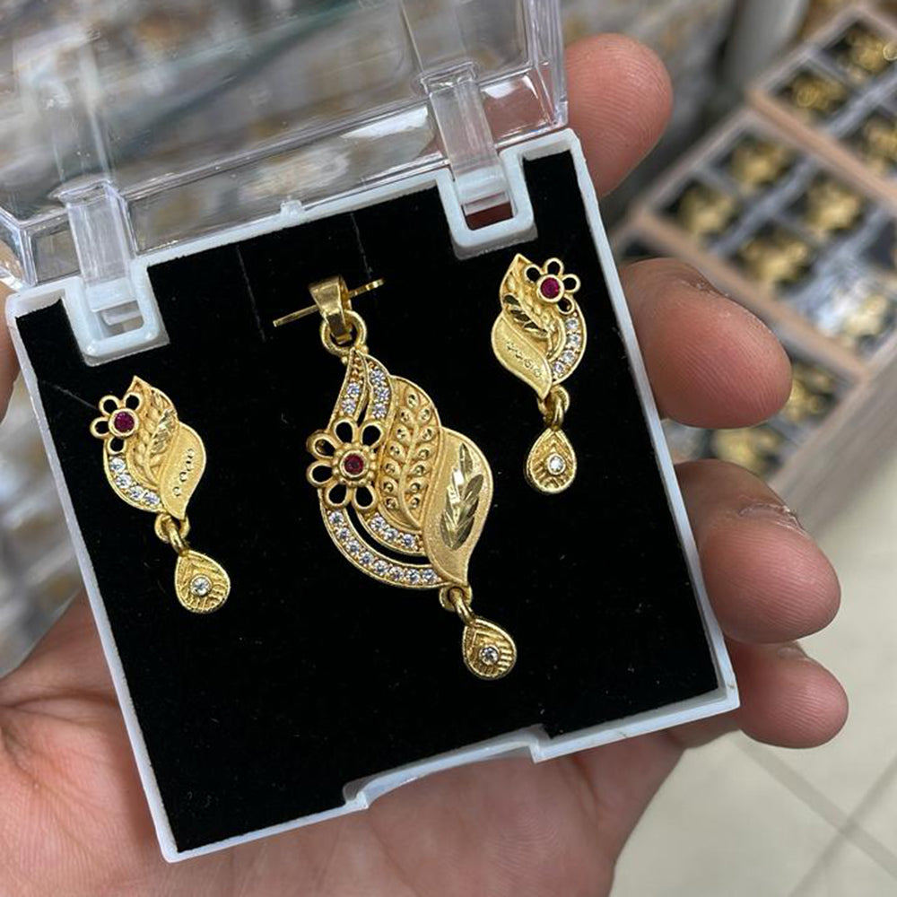 Kalpna Sales Surat Gold Plated Austrian Stone Pendant Set