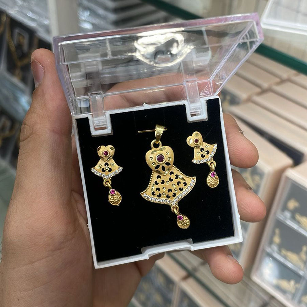 Kalpna Sales Surat Gold Plated Austrian Stone Pendant Set