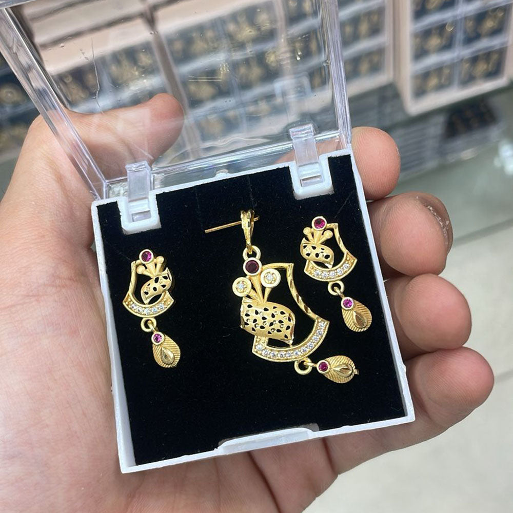 Kalpna Sales Surat Gold Plated Austrian Stone Pendant Set