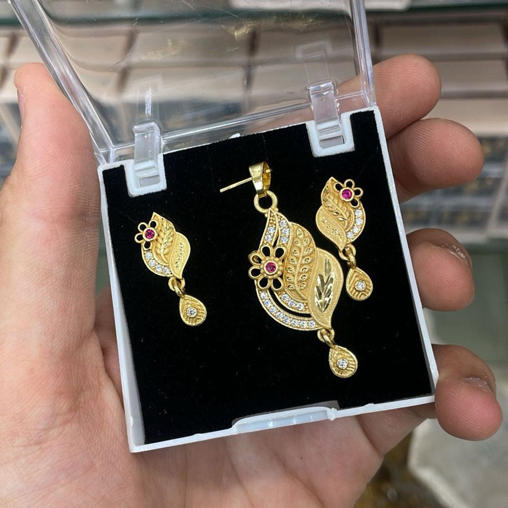 Kalpna Sales Surat Gold Plated Austrian Stone Pendant Set