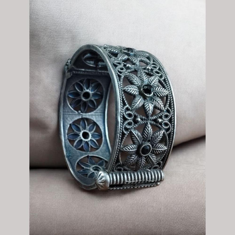 Maharani Jewels Oxidised Plated Pota Stone Openable Kada