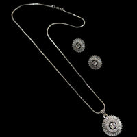 NAFJ Diva Style Silver Plated American Diamond Pendant & Chain Set